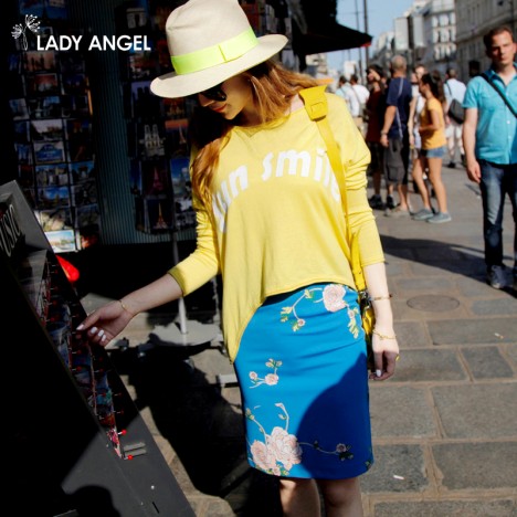 LadyAngel 女装秋装新款2013前短后长印花露背薄毛衣